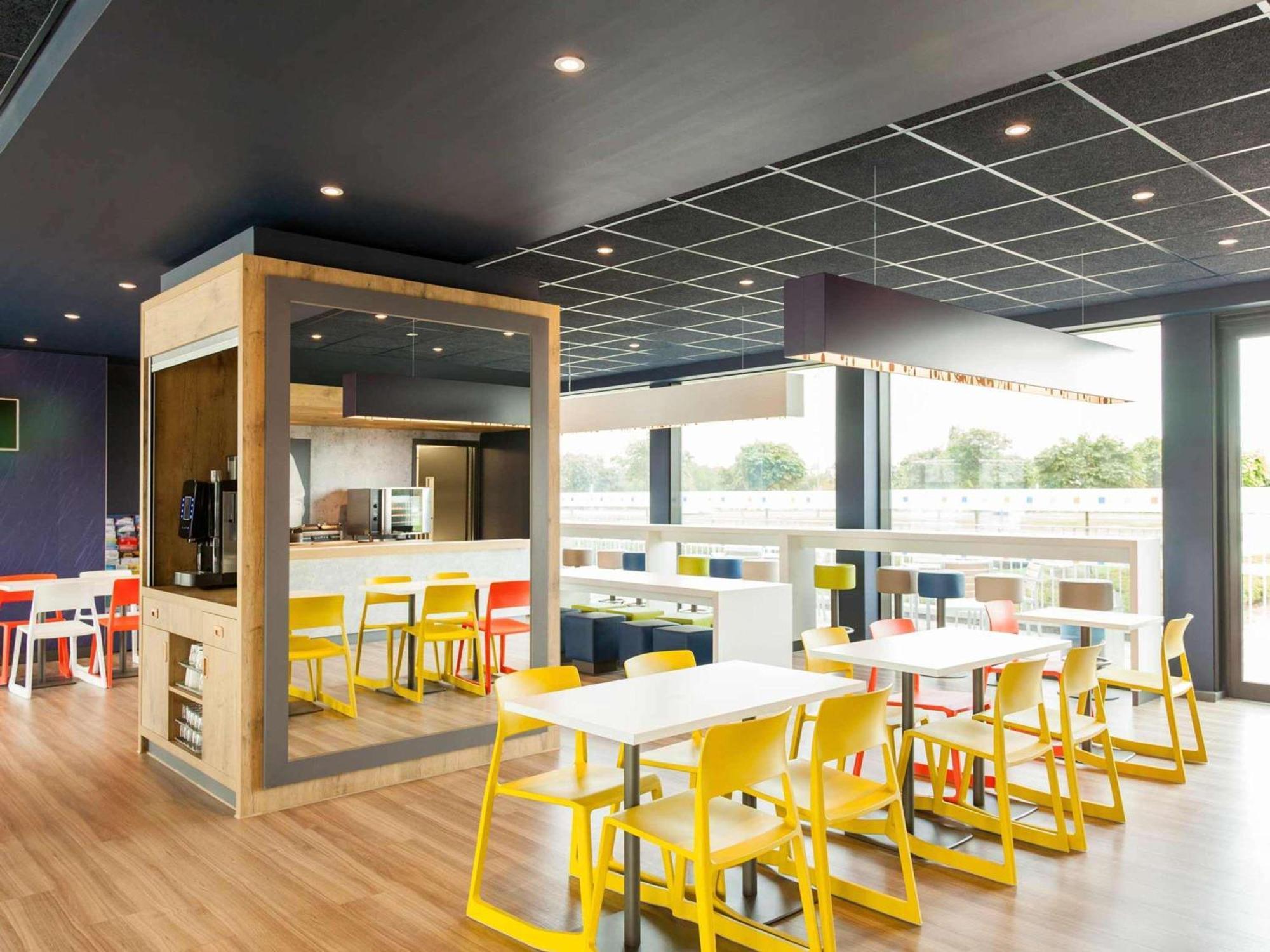 Ibis Budget Hotel Edinburgh Park — Photos 1
